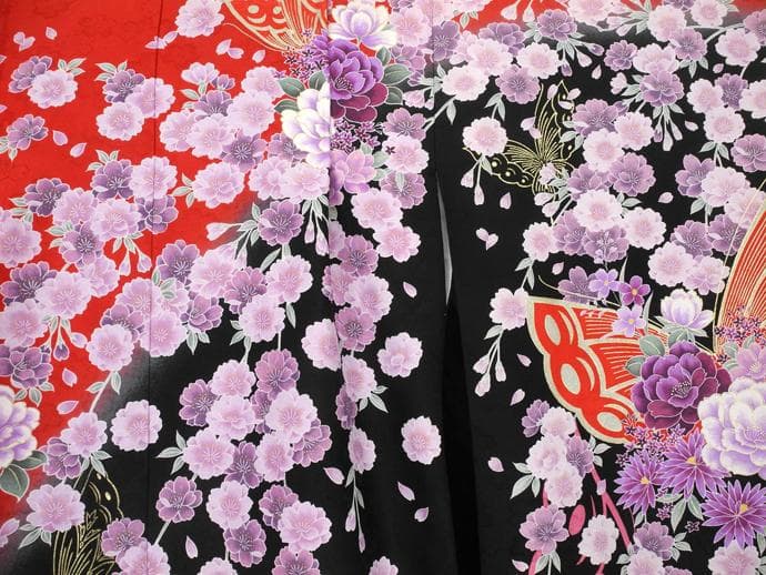 七五三やお祝い着 四つ身 ７歳 女の子 振袖 着物 赤黒色系4515【中古】