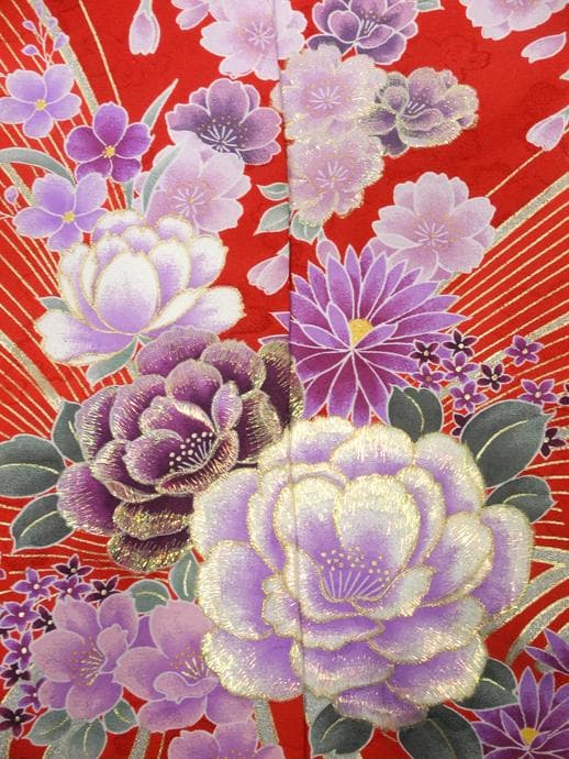 七五三やお祝い着 四つ身 ７歳 女の子 振袖 着物 赤黒色系4515【中古】