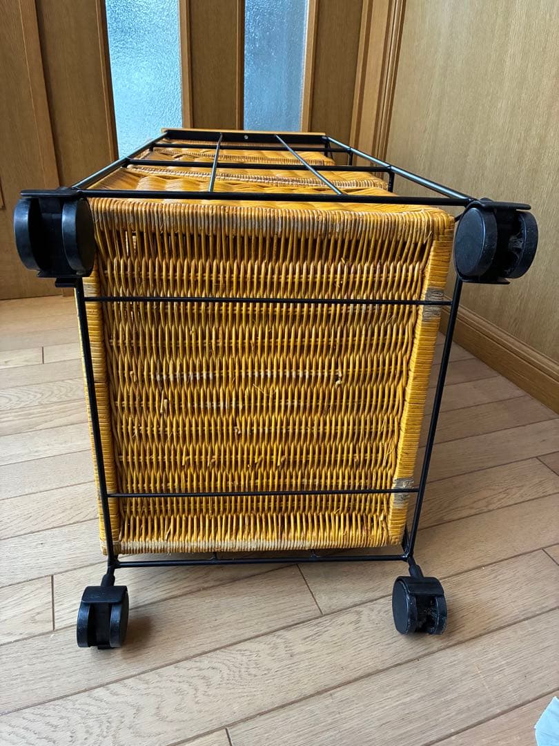 美品ラタンの棚