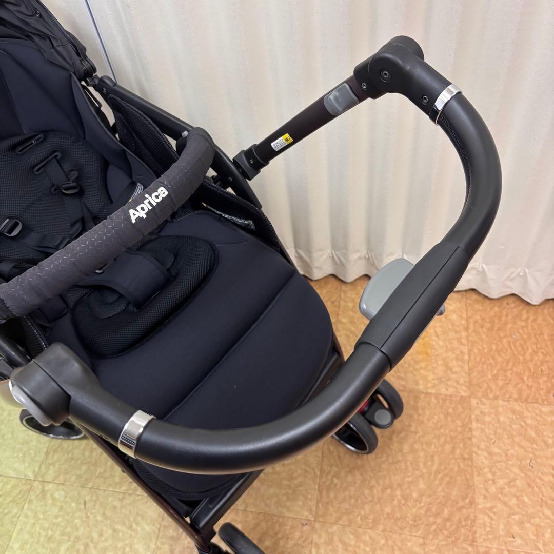 クリーニング済☆綺麗☆アップリカ　オプティアクッション　プレミアム　革調ハンドル