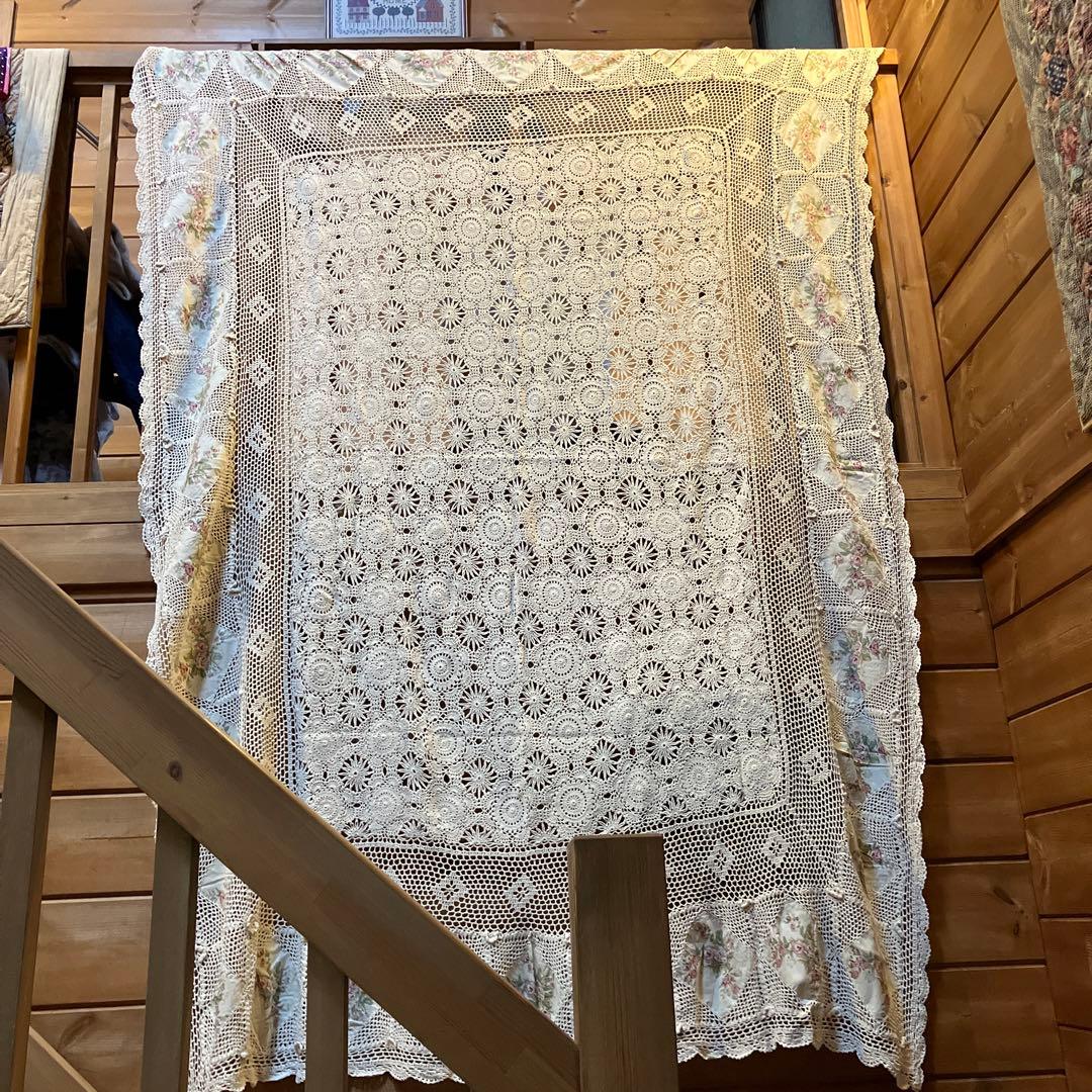 【再お値下げ‼️】総レース編みとコットンのパッチワークマルチカバー　年代物