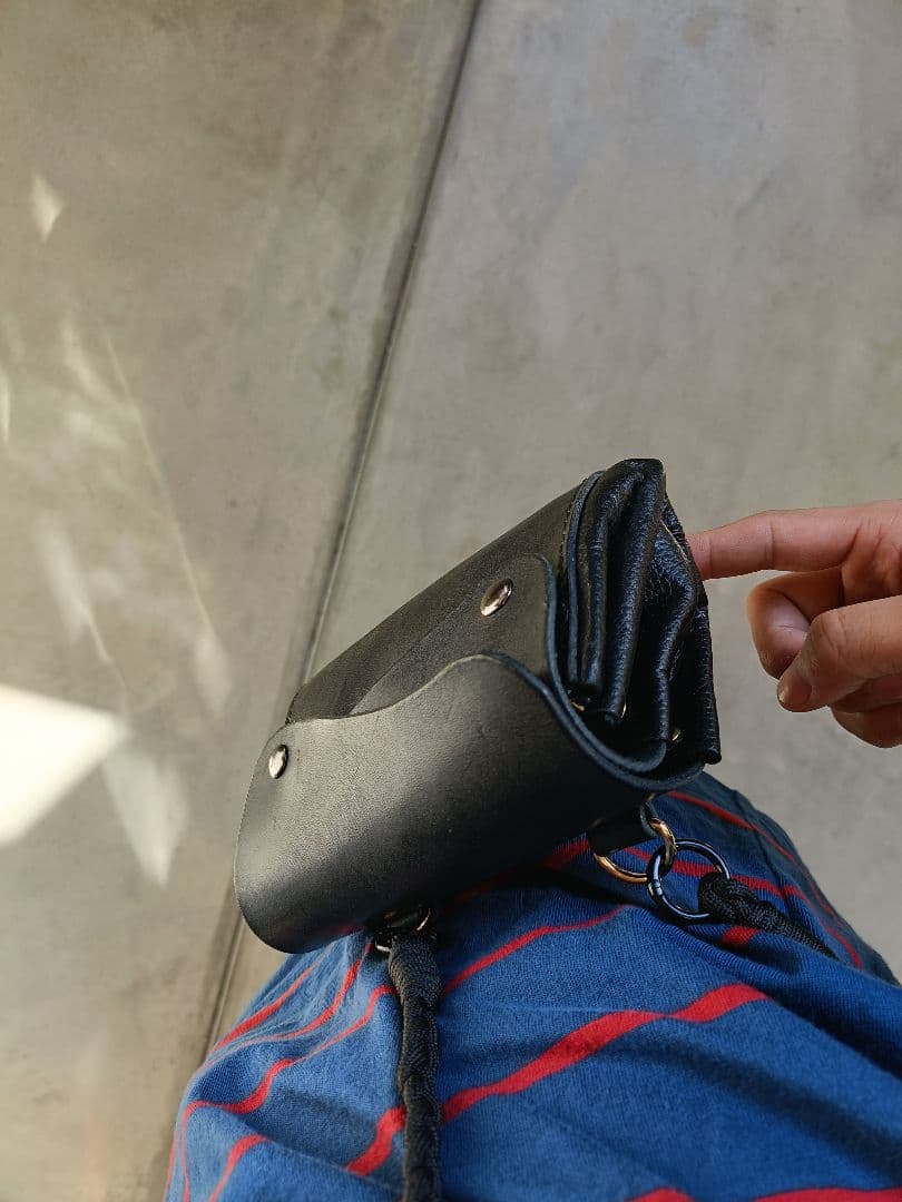 クロスボディバッグ 黒 ブライドルレザー 新品　オールブラック　お財布型バッグ