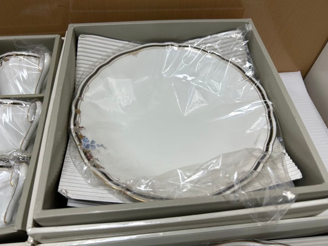 未使用箱入りNARUMI 食器　カップ　プレート　ギフト　まとめて