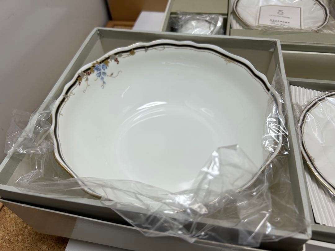 未使用箱入りNARUMI 食器　カップ　プレート　ギフト　まとめて