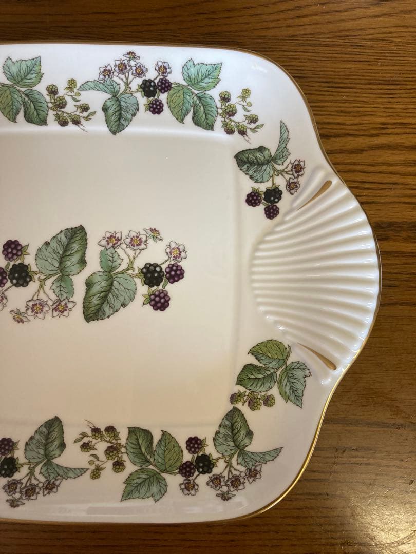 ロイヤルウースターラビニアなの四角皿