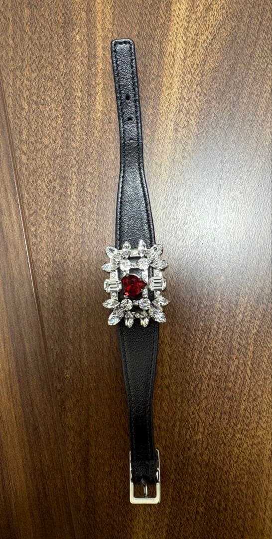 赤いストーンとクリスタルのブレスレット