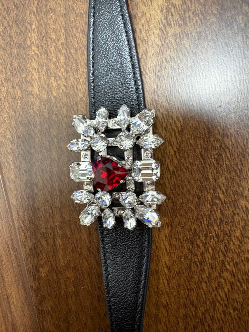 赤いストーンとクリスタルのブレスレット