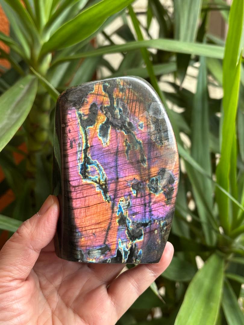 レインボー　ラブラドライト　608g 横にも縦にも置ける　天然石