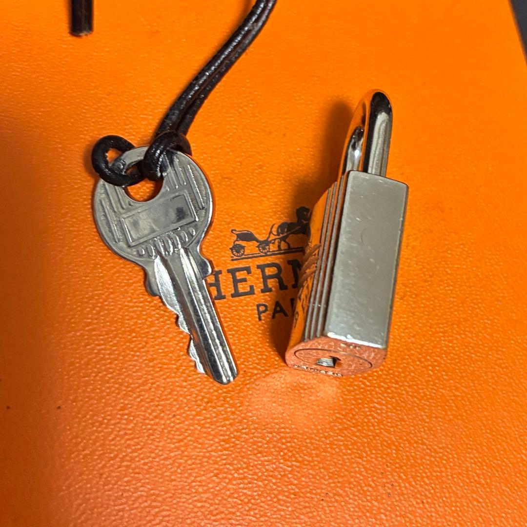 エルメス シルバー　カデナ　南京錠　パドロック　鍵　キー　NO107