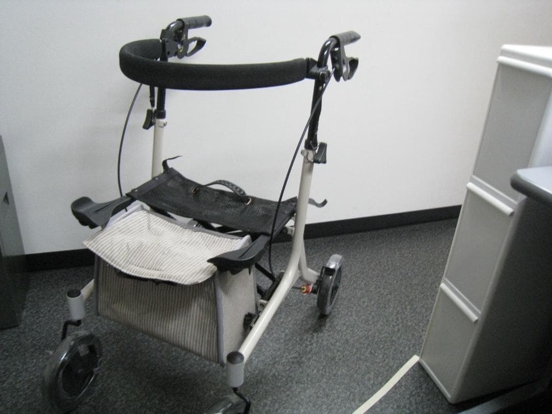 屋外用 四輪 歩行車 ショッピングターン 安寿 アロン化成 送料無料 ①