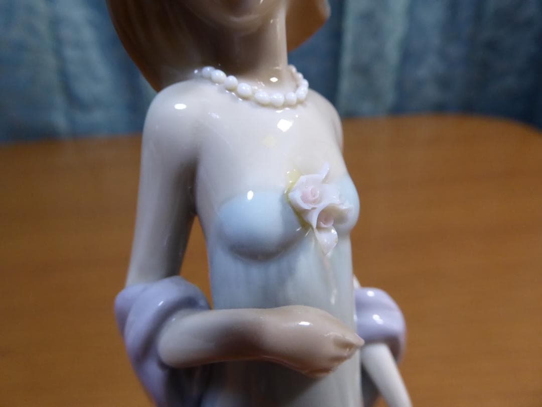 リヤドロ　陶器製　インテリア　5487　少女　パーティ　200A
