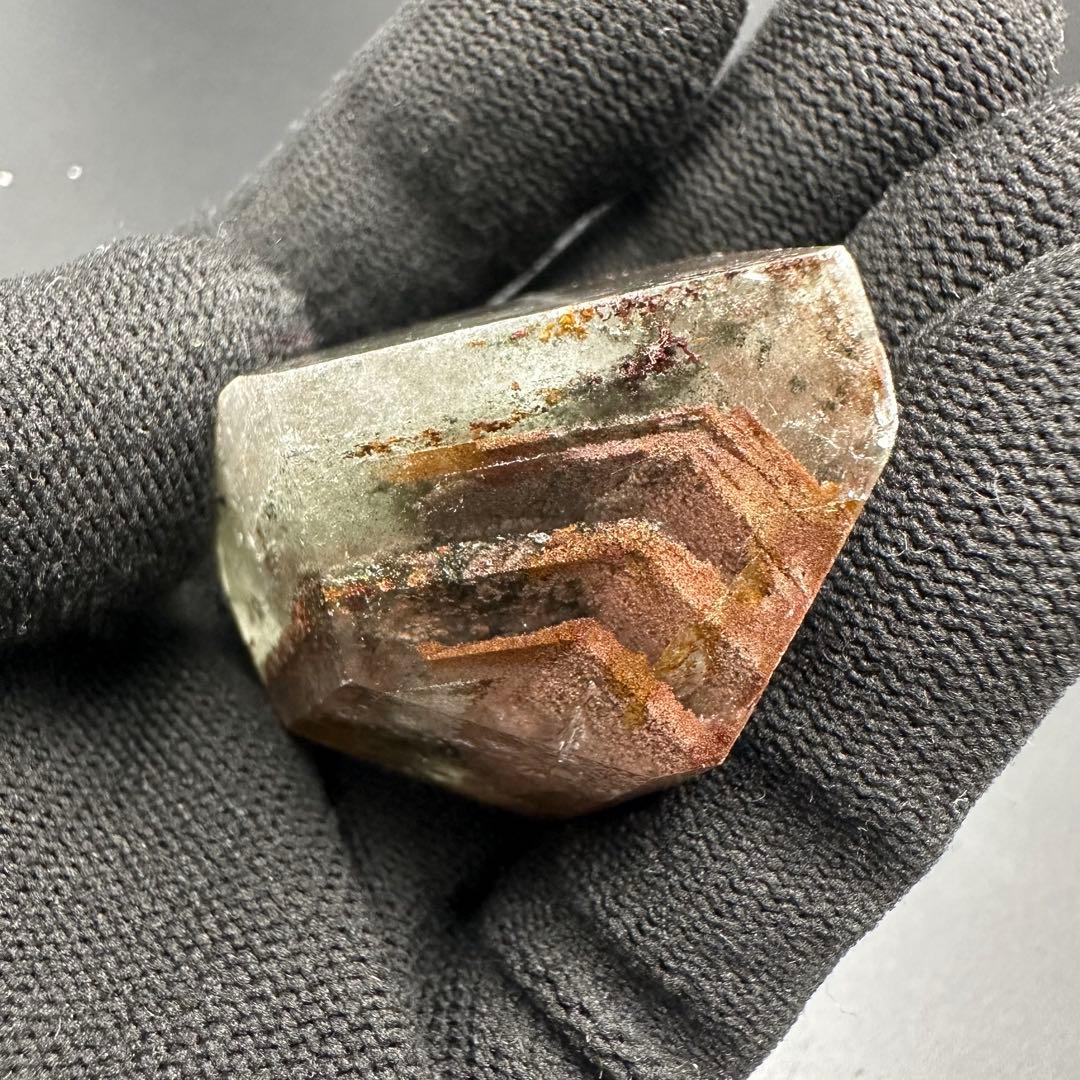 ガーデンクォーツピンクオレンジ花畑ファントム有レインボー入り天然石フリーカット