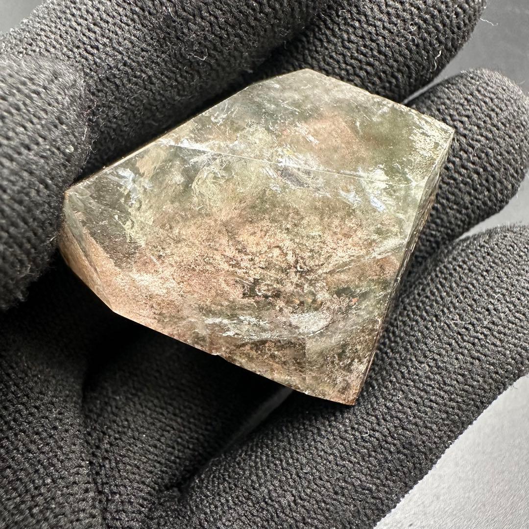 ガーデンクォーツピンクオレンジ花畑ファントム有レインボー入り天然石フリーカット