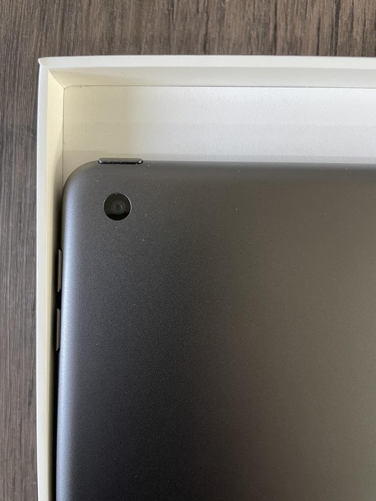 ②【美品】iPad Apple 第9世代　Wi-Fiモデル　64GB