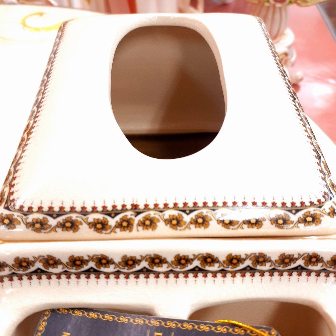 輸入雑貨　シノワズリ　『薔薇のティッシュBOX』　薔薇柄　小物入れ　陶器