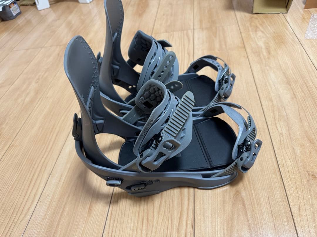 美品　FLUX CV Mサイズ　23-24