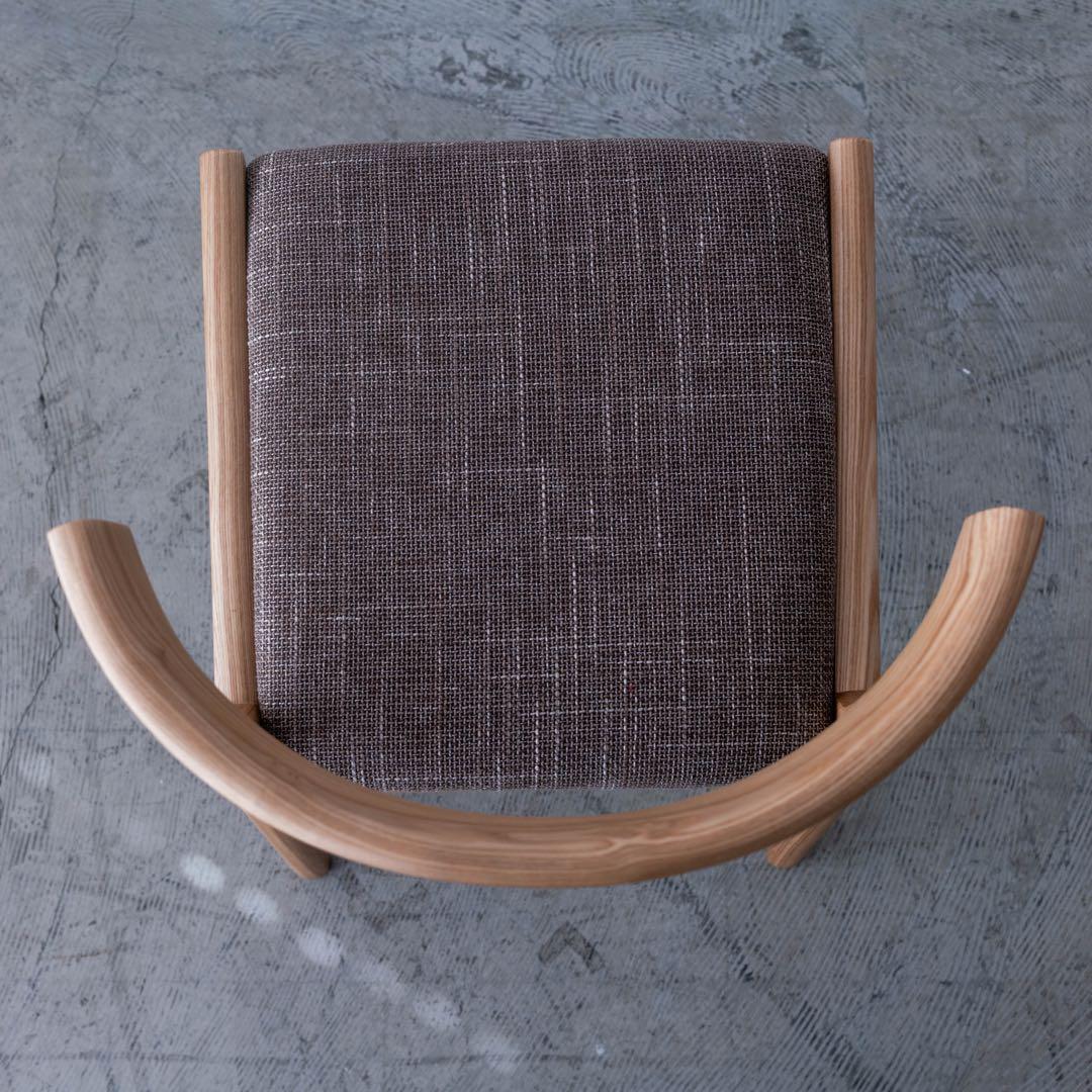 シンプルな木製ダイニングチェア