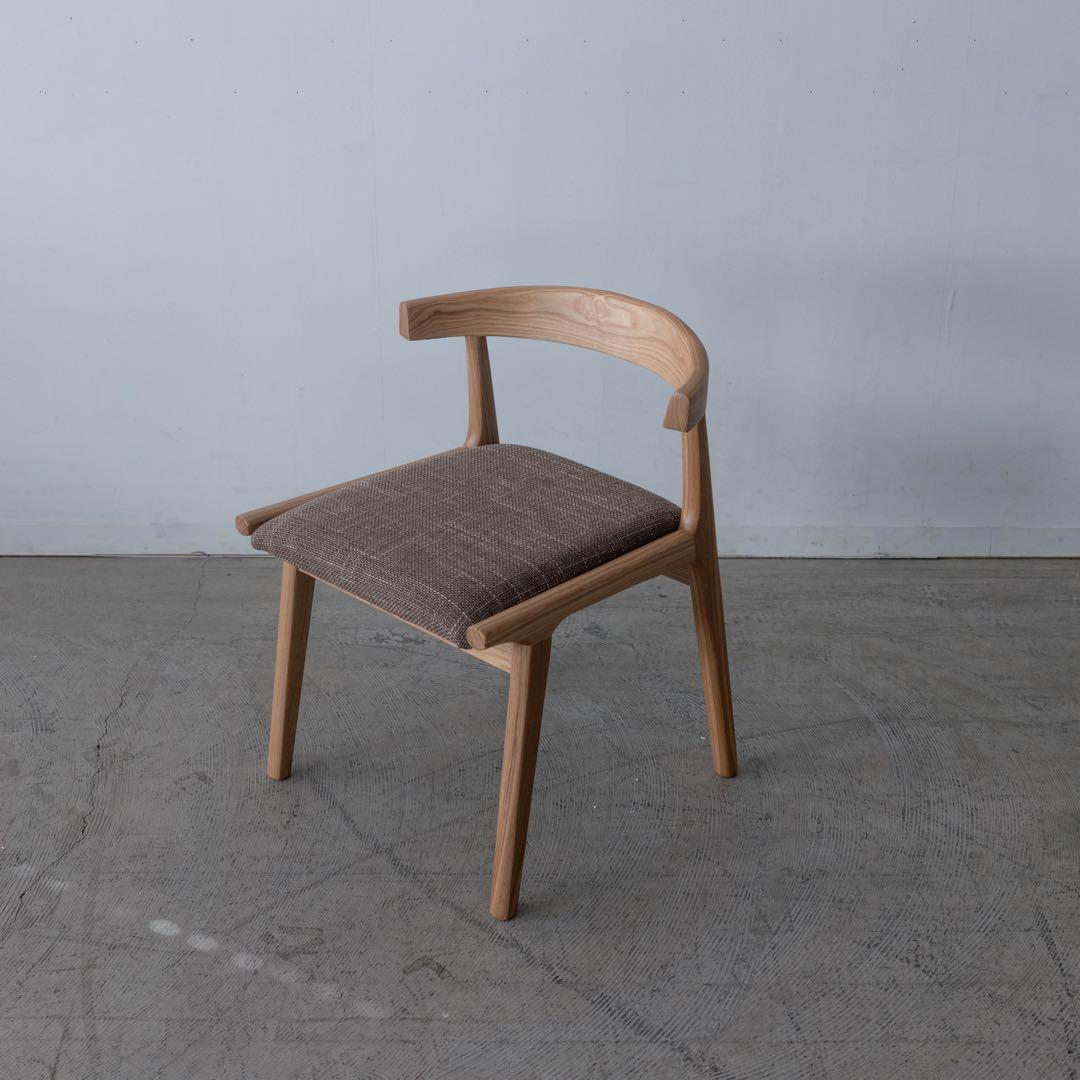 シンプルな木製ダイニングチェア