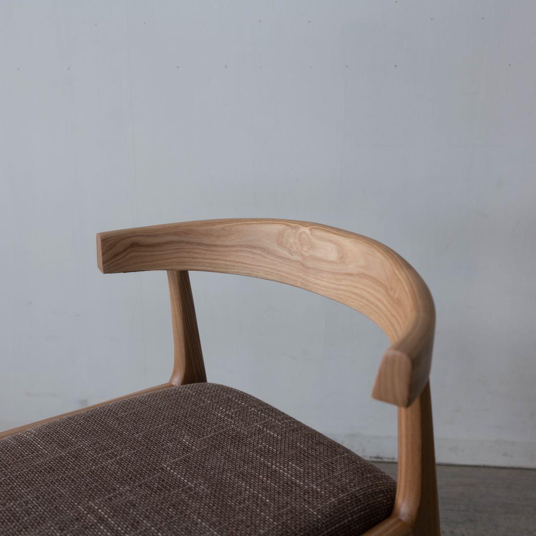 シンプルな木製ダイニングチェア