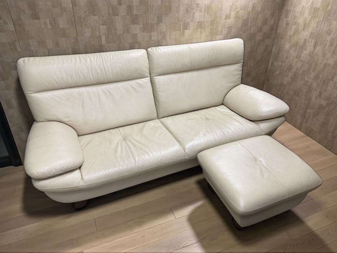 ◯カリモク karimoku アイボリー レザー 2人掛けソファ