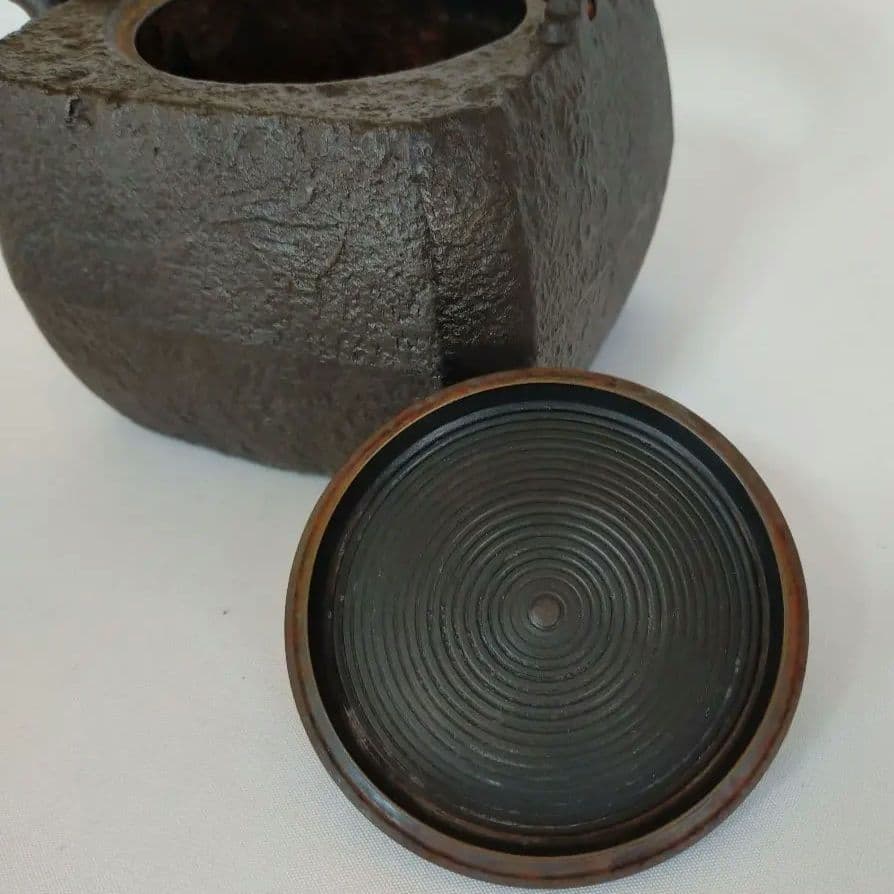 煎茶　鉄瓶　四角い鉄瓶