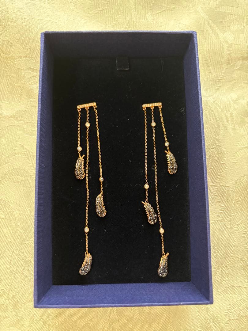 Swarovski 羽のデザイン ロング ピアス ローズゴールド