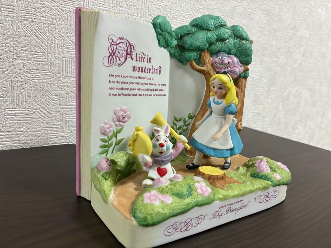 東京ディズニーランド　不思議の国のアリス　陶器　置物