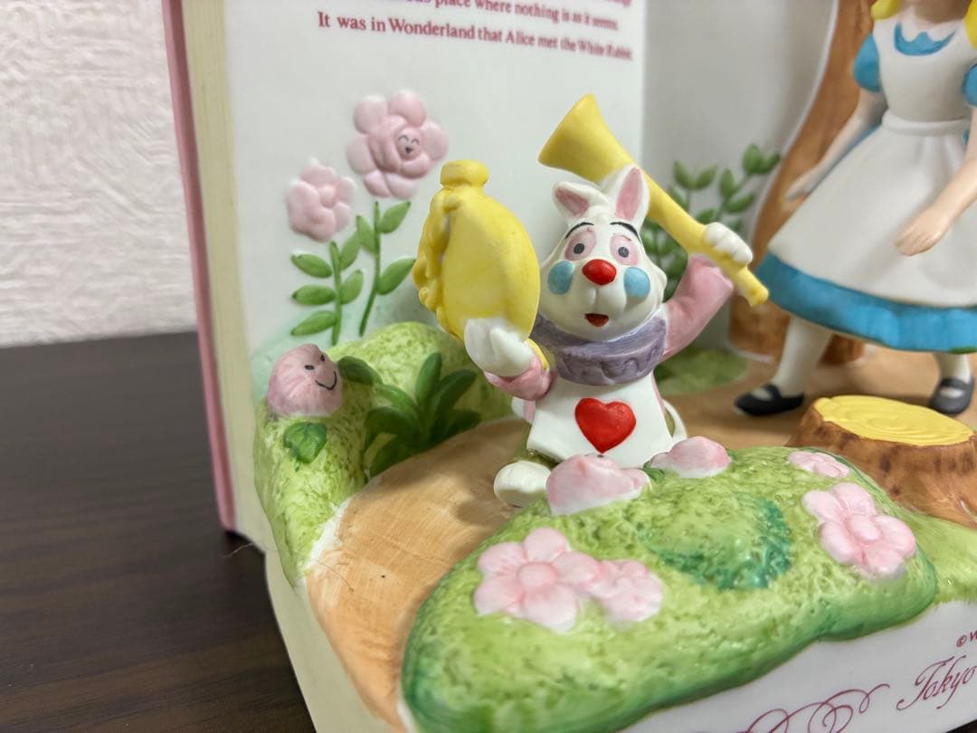 東京ディズニーランド　不思議の国のアリス　陶器　置物