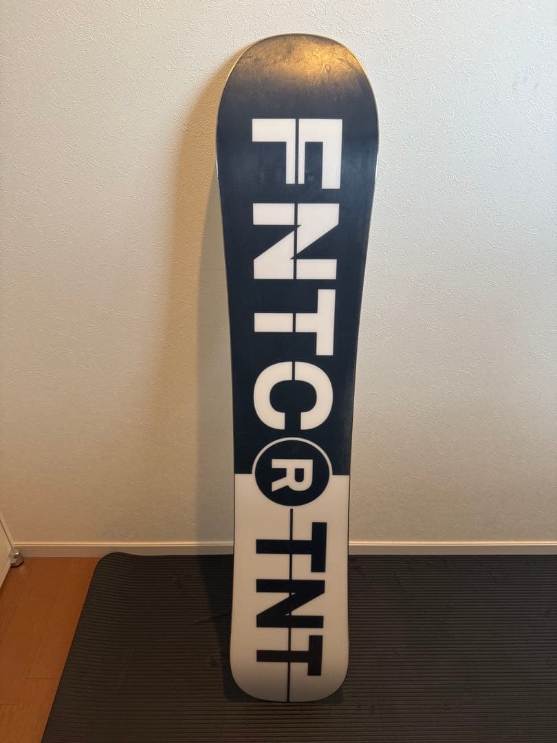 FNTC TNT R スノーボード ホワイト/ブラック 147cm 23/24