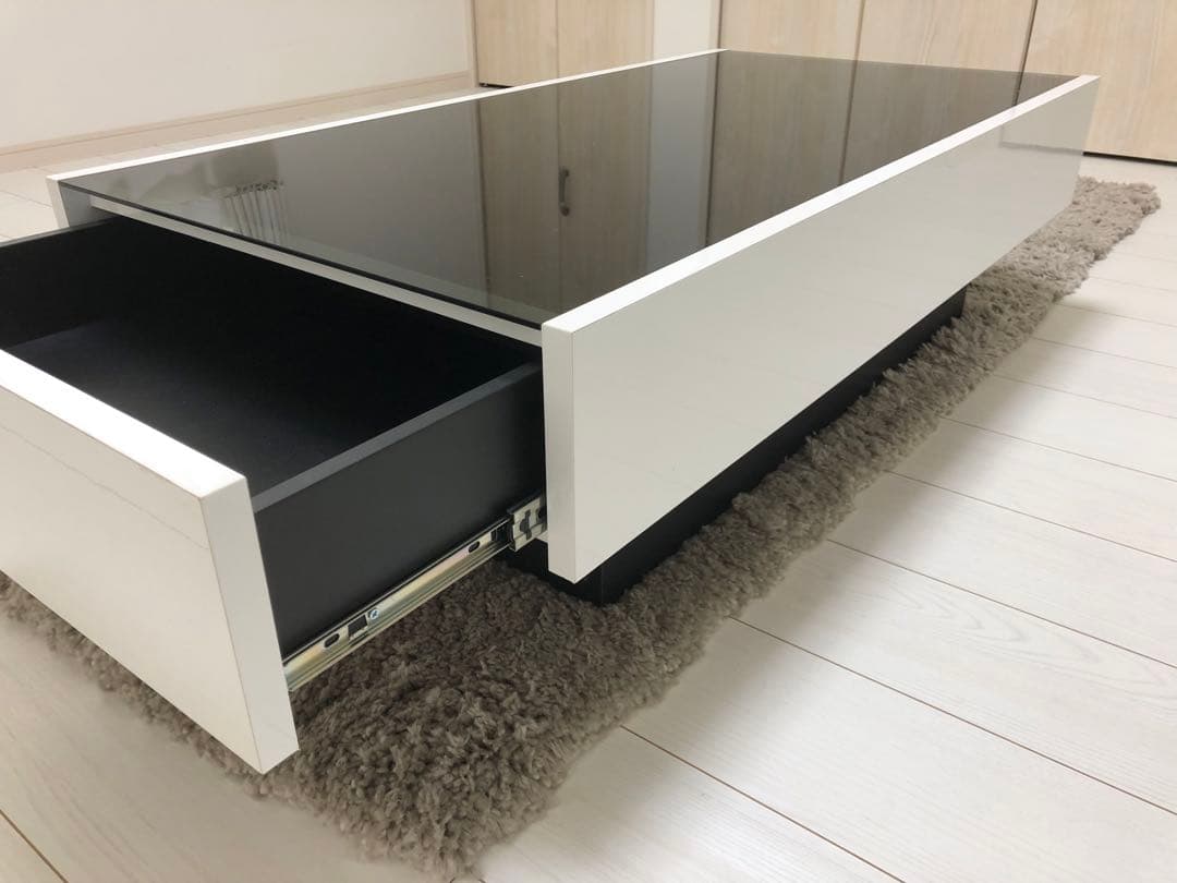 ガラステーブル　リビングテーブル