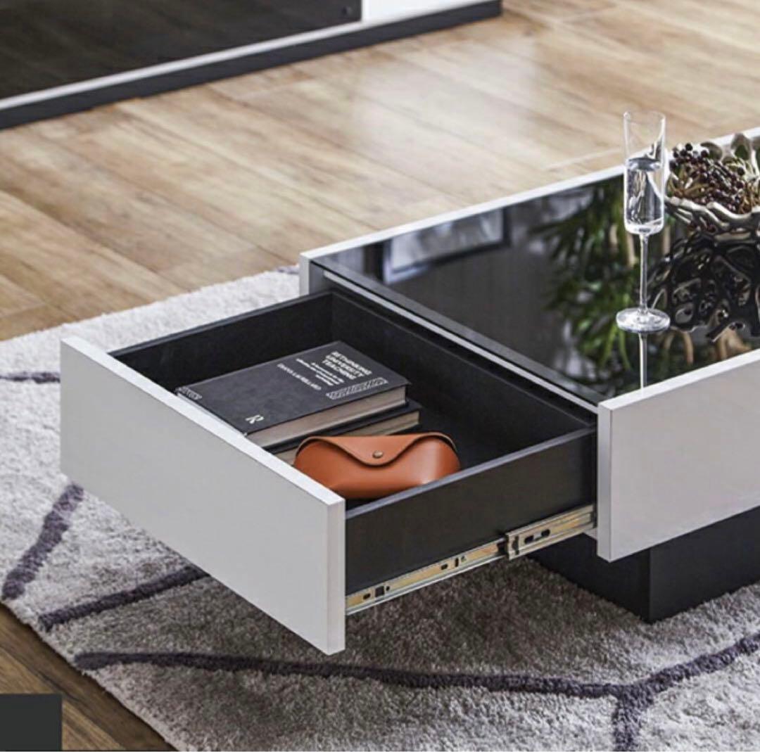 ガラステーブル　リビングテーブル