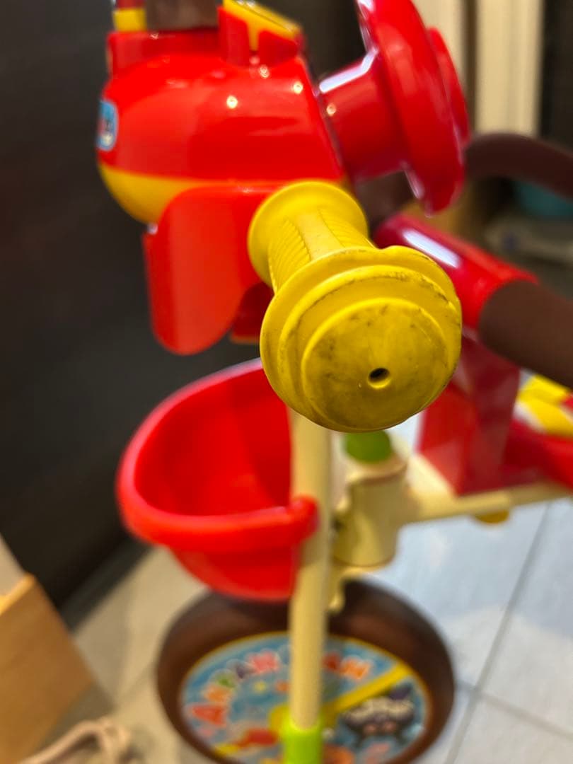 【引き取りも可】それいけアンパンマン 三輪車　デラックスII　レッド　シェード付