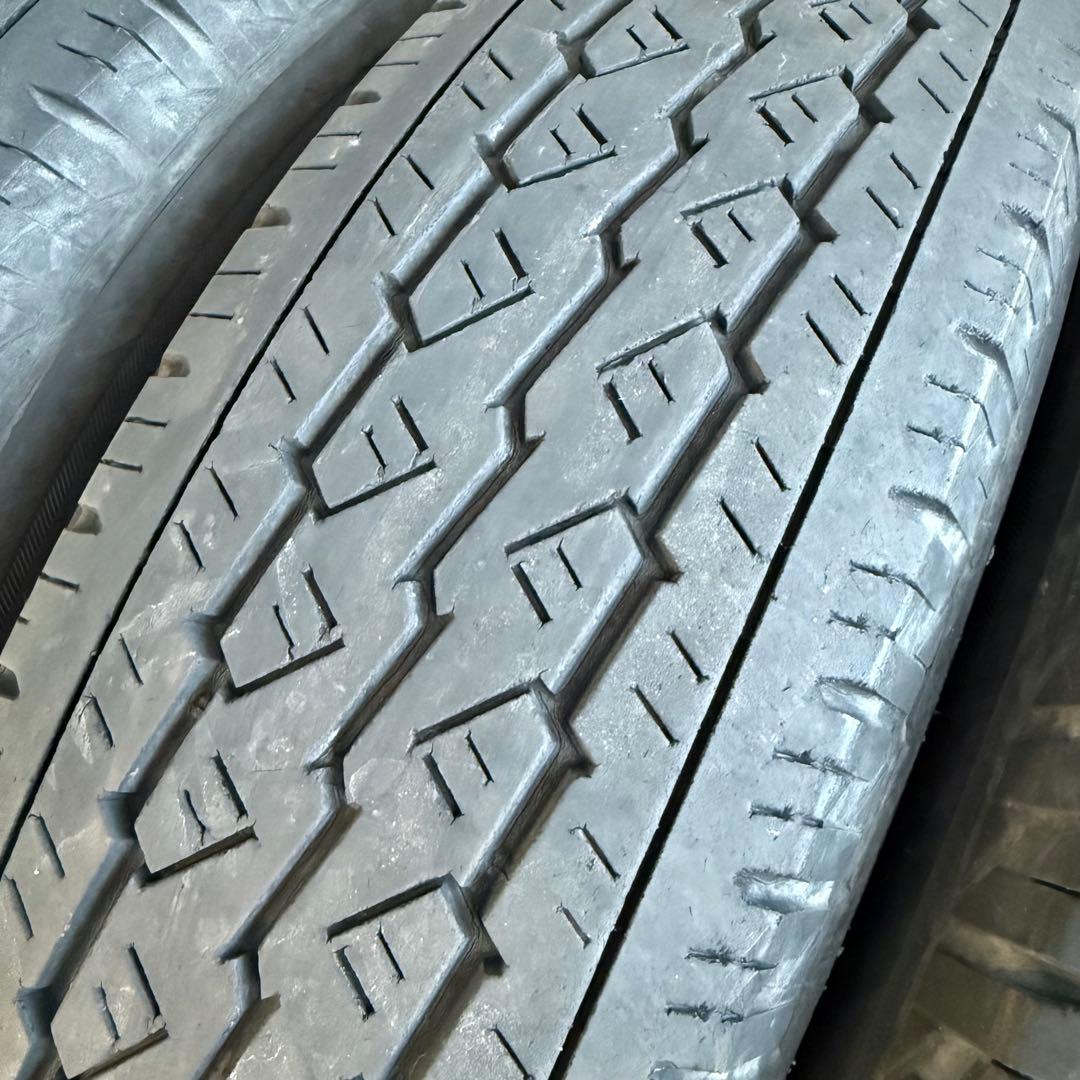 NV 350①195/80R15 107/105LTブリヂストン夏タイヤ