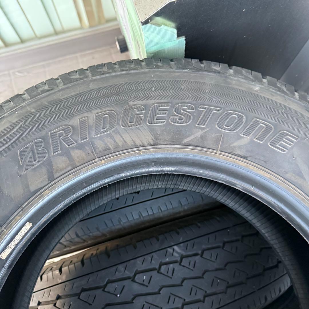 NV 350①195/80R15 107/105LTブリヂストン夏タイヤ