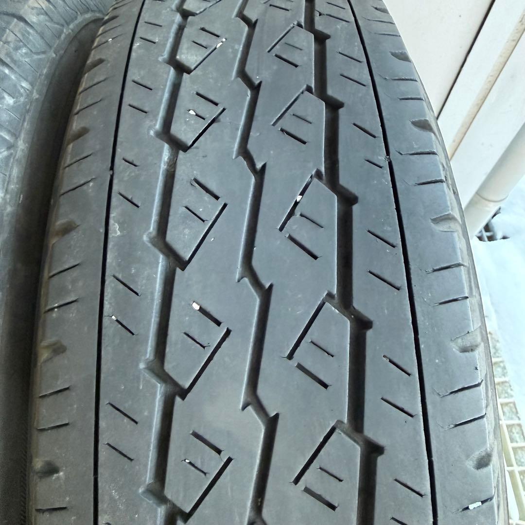 NV 350①195/80R15 107/105LTブリヂストン夏タイヤ