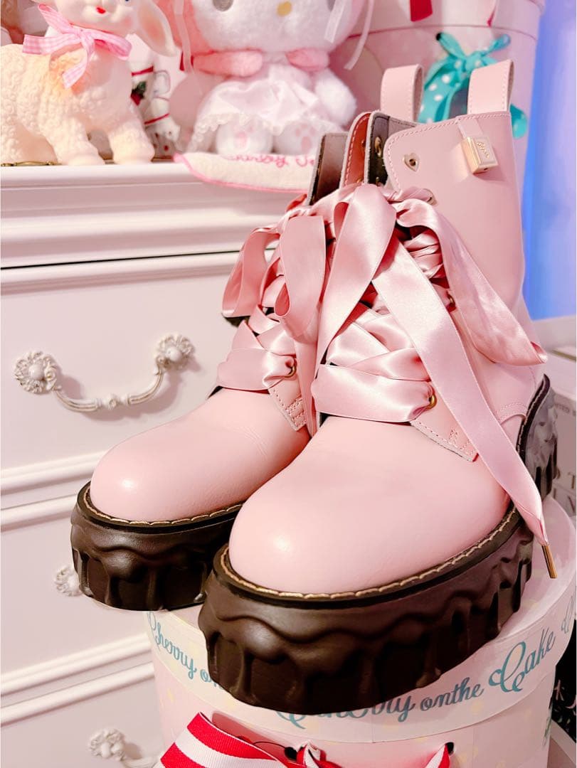 キューポット本革メルティングチョコレートサテンリボンレースアップシューズ ピンク