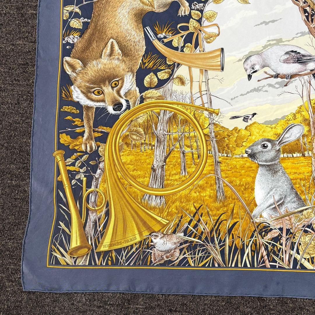 HERMES　カレ90　CHASSE AU BOIS シルク100%　紺色