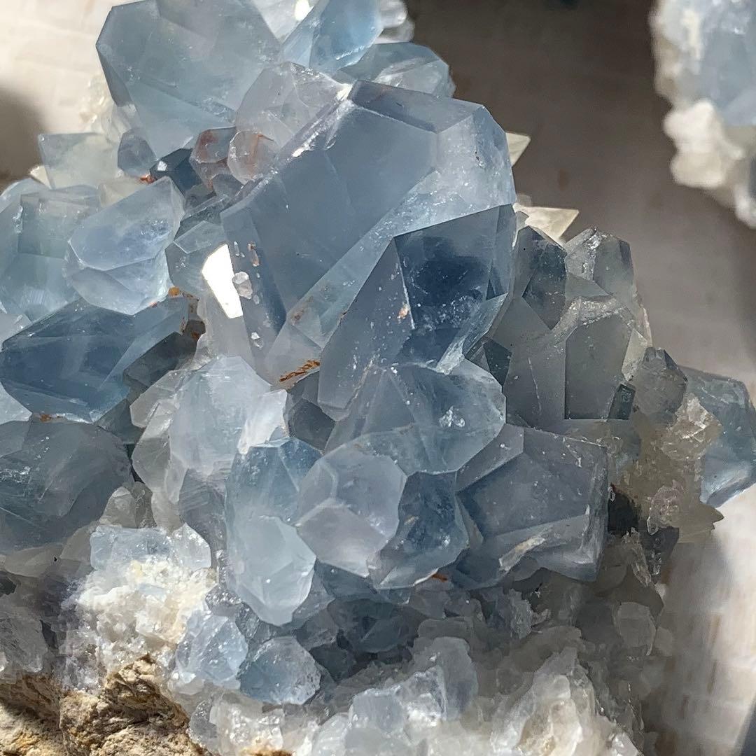 希少！犬牙状カルサイト共生のセレスティン特大クラスター標本