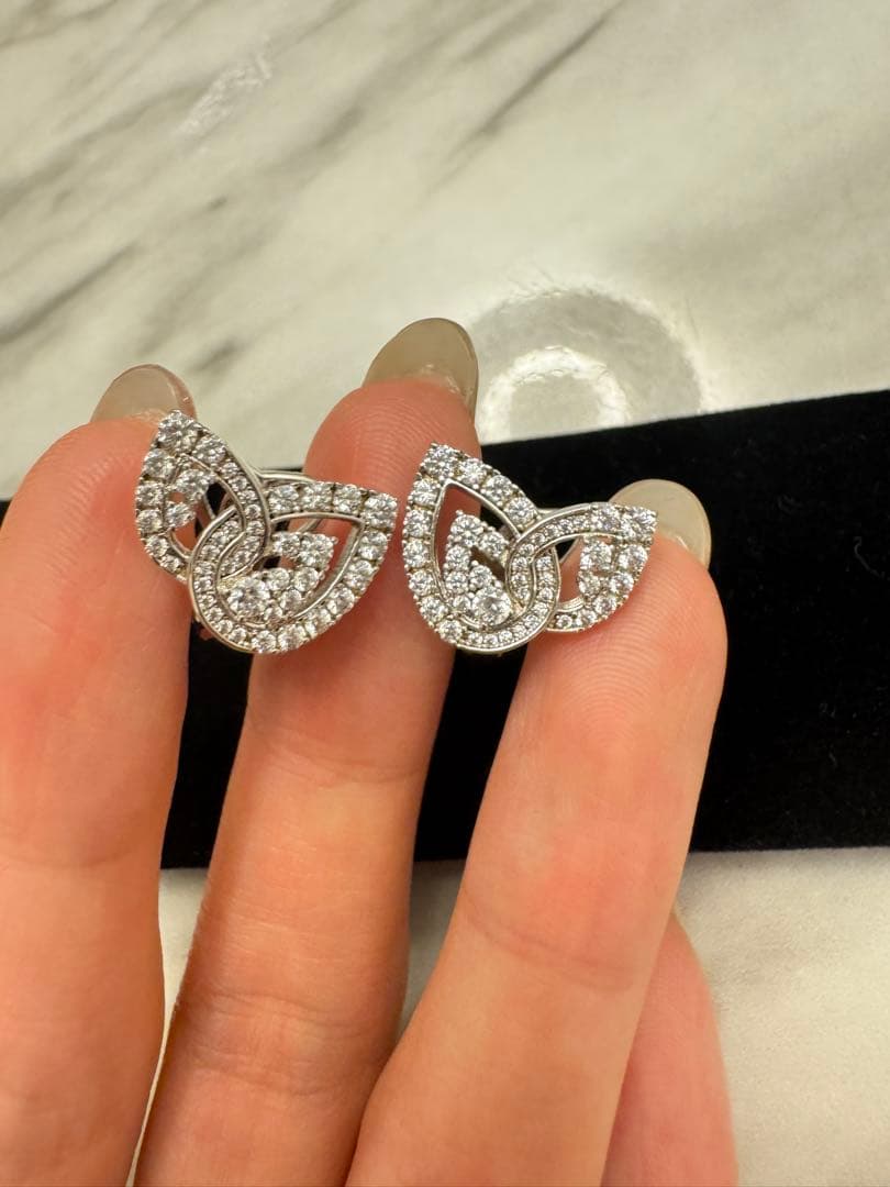 クリスタル装飾 三つ葉デザインピアス　まとめ専用