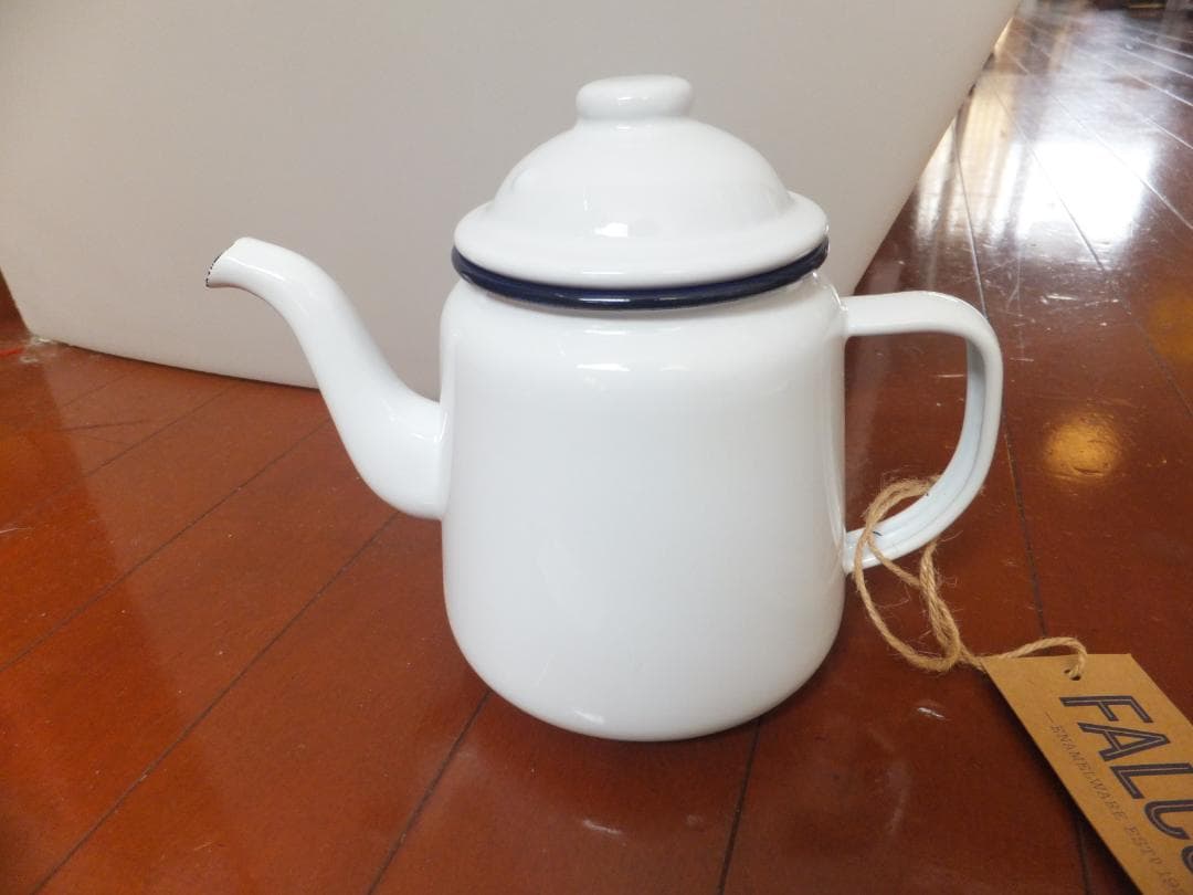 FALCONファルコンのホーローマグカップ２個とポット　未使用品