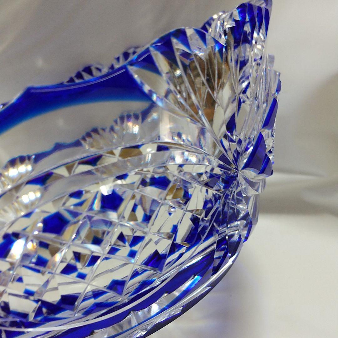 須田秀石 江戸切子 瑠璃被せ輪花爪枠ダイヤ文 菓子鉢