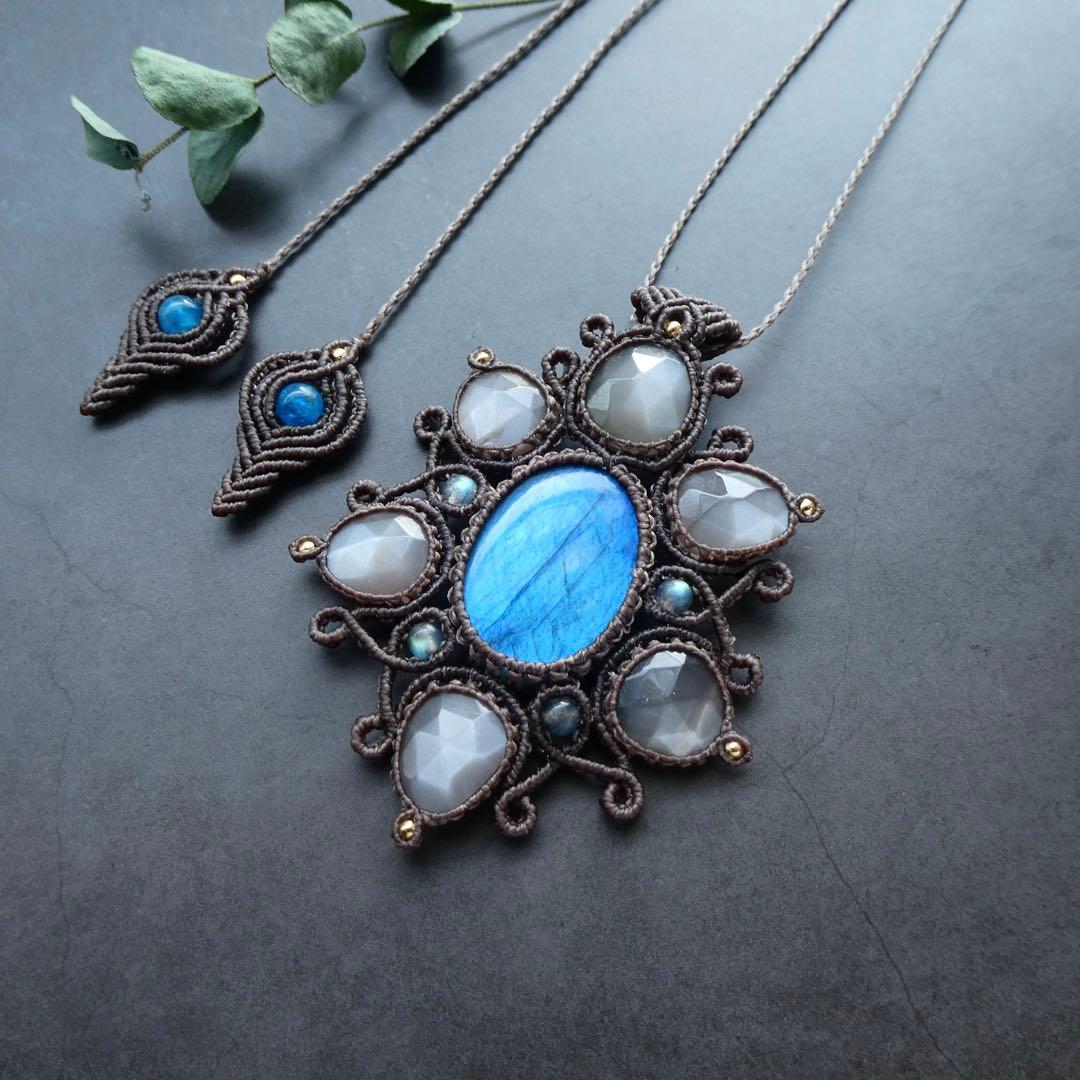 ラブラドライト・グレームーンストーンのマクラメネックレス