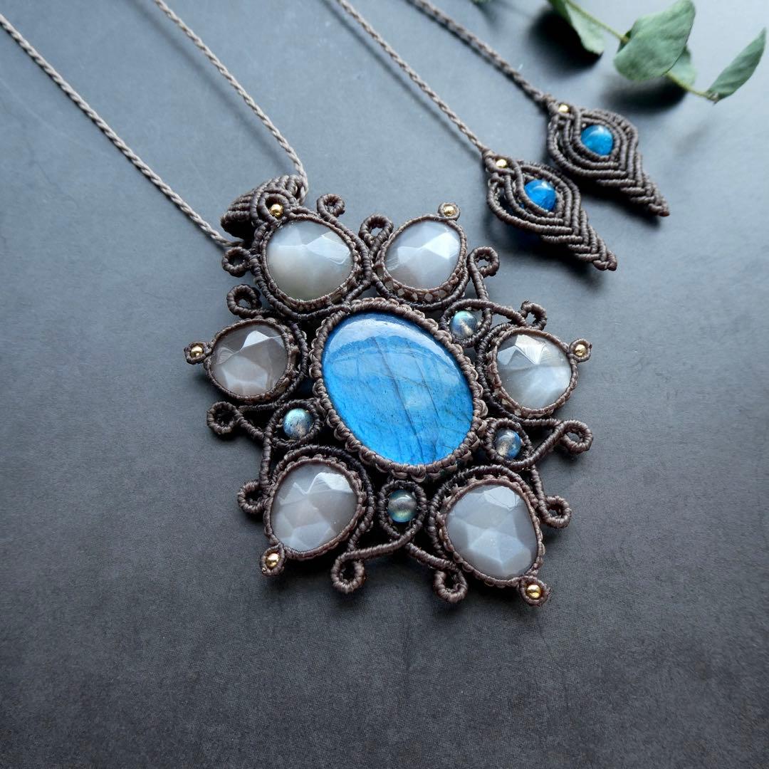 ラブラドライト・グレームーンストーンのマクラメネックレス