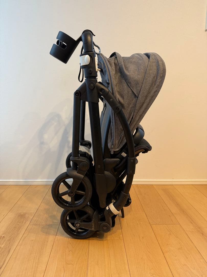 バガブービー6 ブラックフレーム　グレー　bugaboo bee6