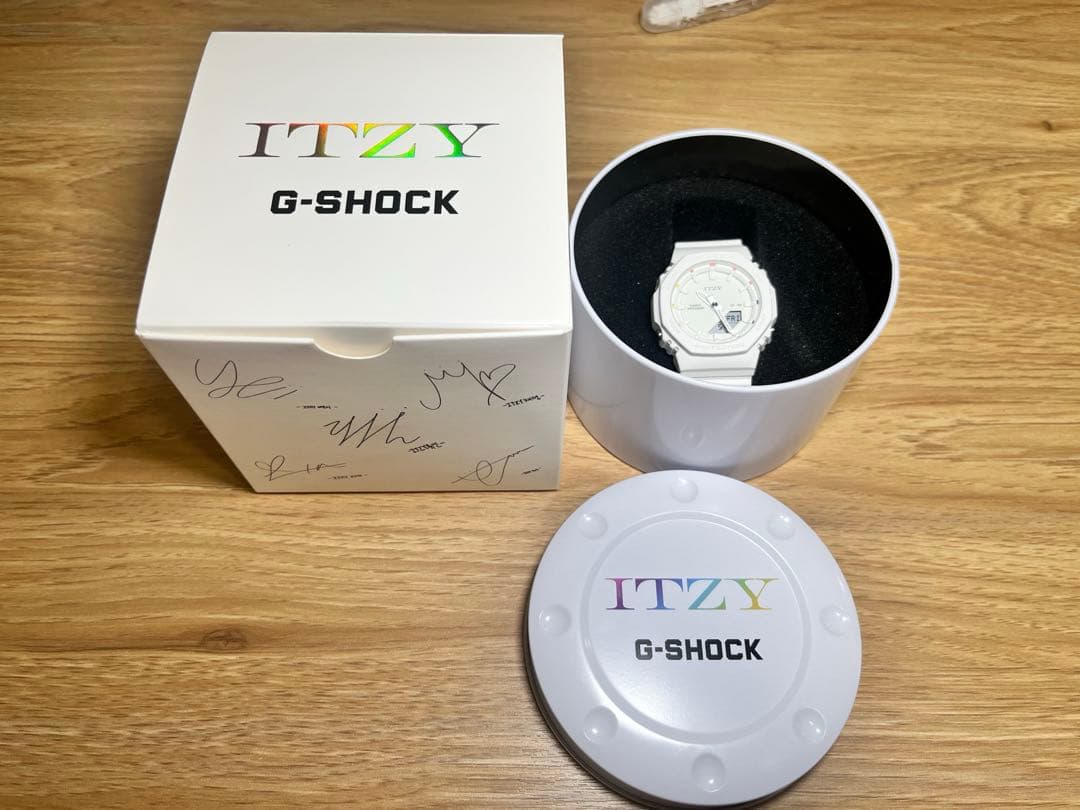 新品　G-SHOCK ITZY コラボレーションモデル ホワイト