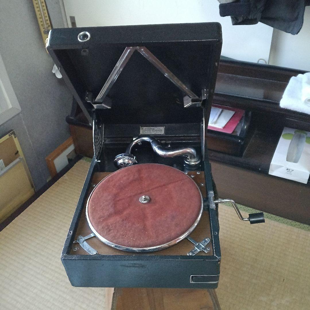 レトロなコロンビアの卓上蓄音機です。
