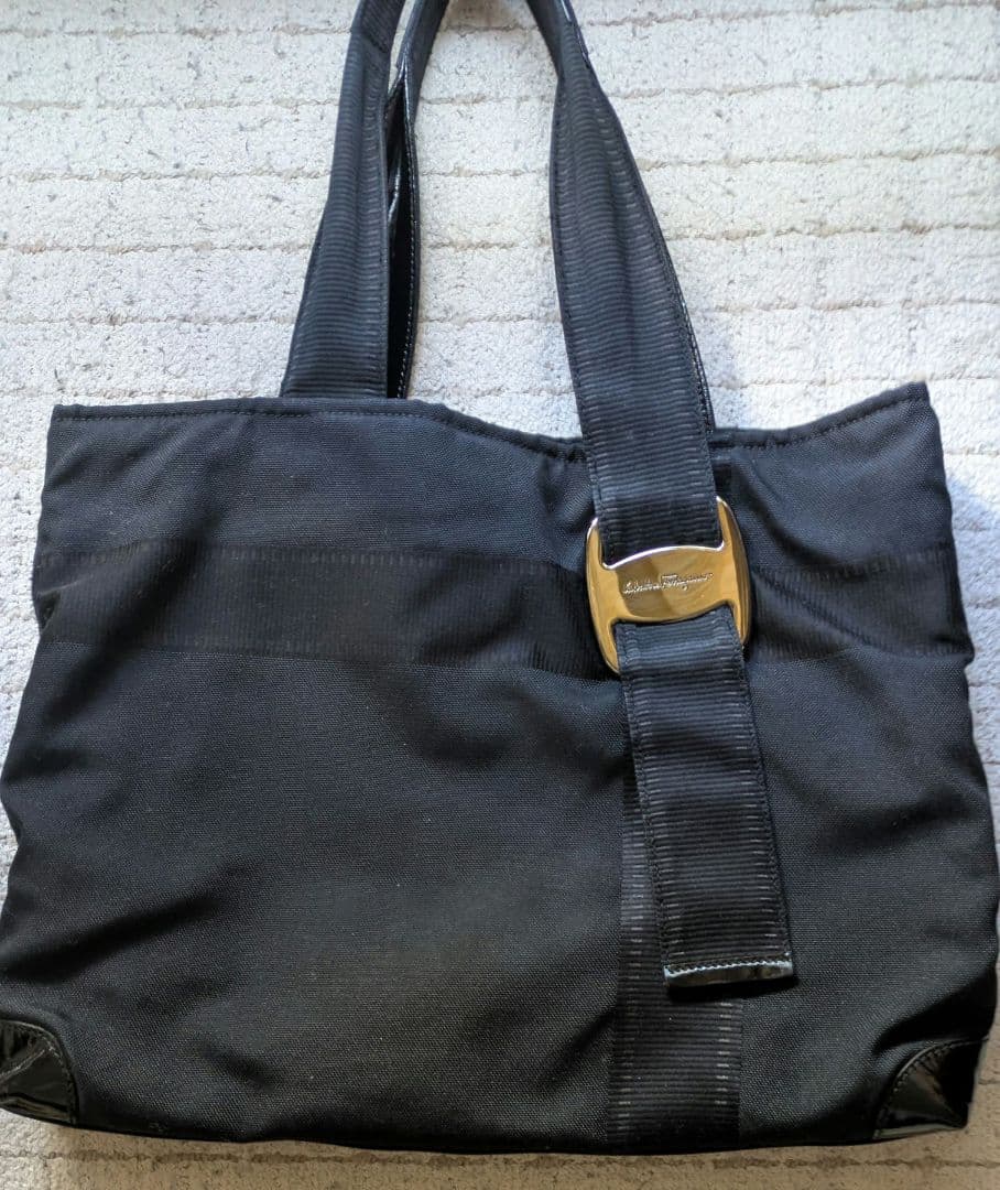 Salvatore Ferragamo ブラックキャンバス地　トートバッグ