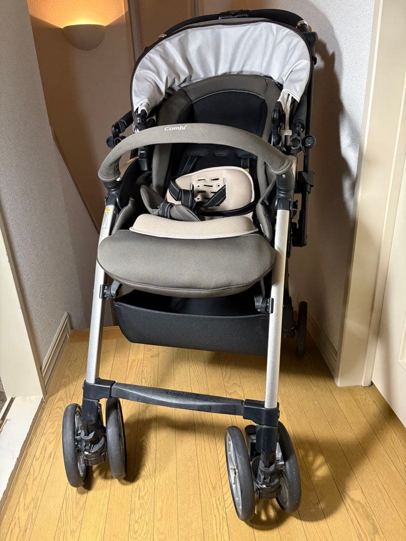 コンビ ベビーカー アンブレッタ 4キャス エッグクッション　おもちゃ付き