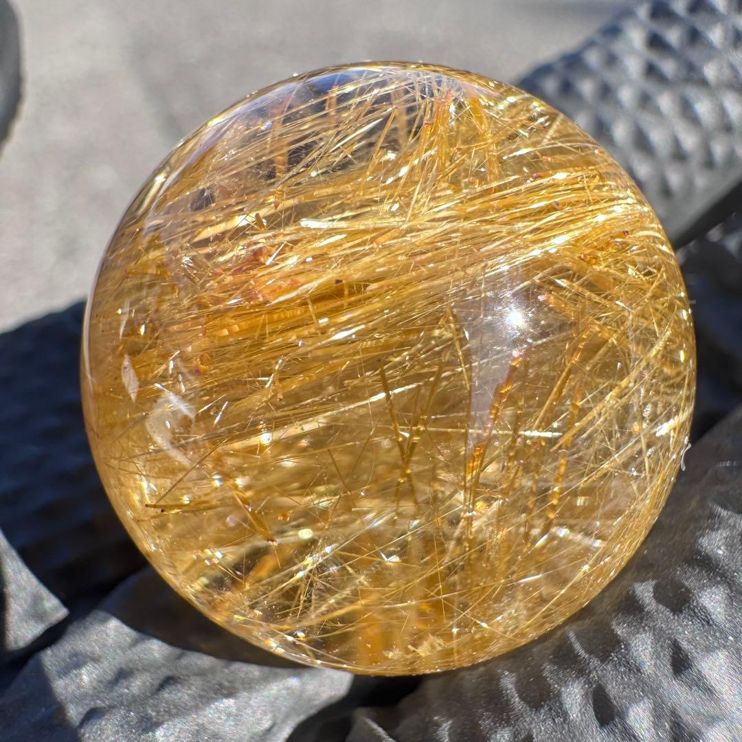 M-41高品質タイチンルチル丸玉　針密集 ゴールドルチルスフィア　天然石30mm