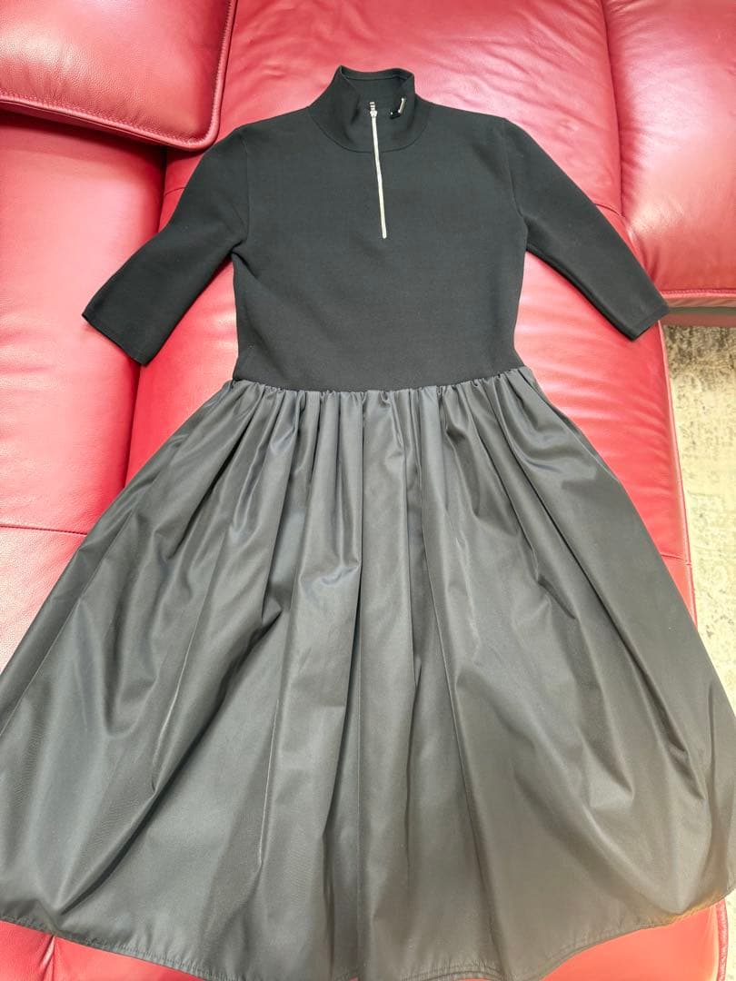 正規品購入PRADAプラダトライアングル三角ロゴプレートロングワンピースドレス